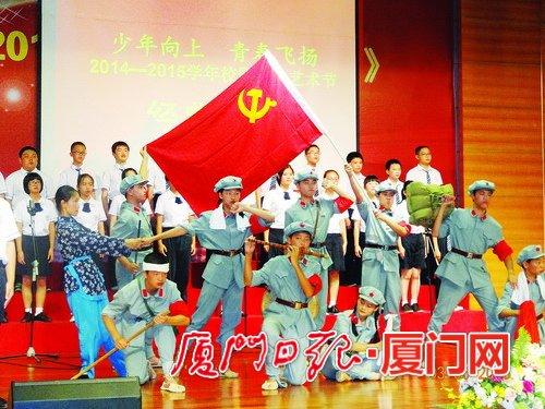 简述在windows7中,如何将所有窗口进行层叠排列显示游戏画面